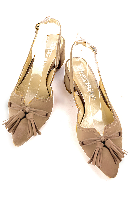 Tan beige women's open back shoes, with a knot. Tapered toe. Low flare heels. Top view - Florence KOOIJMAN